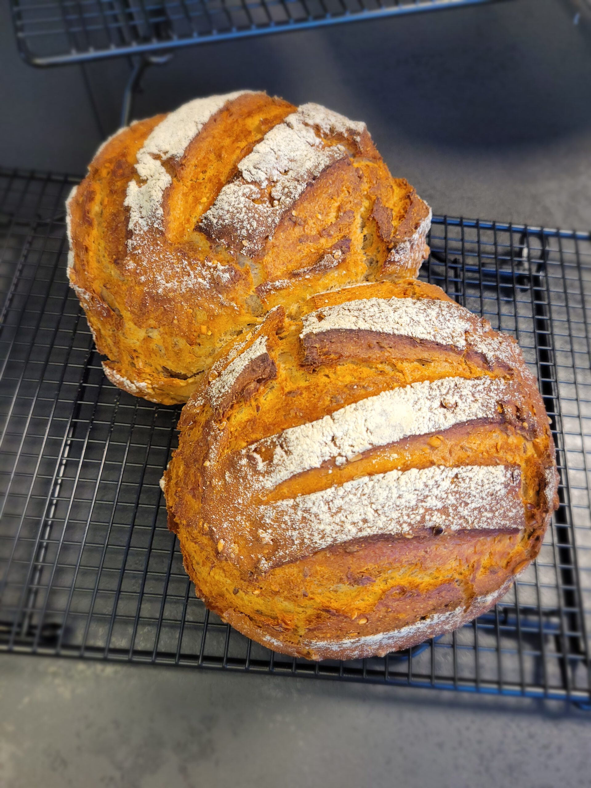 Dunkles Körnerbrot mit Buttermilch – nadjas.kitchen.possible