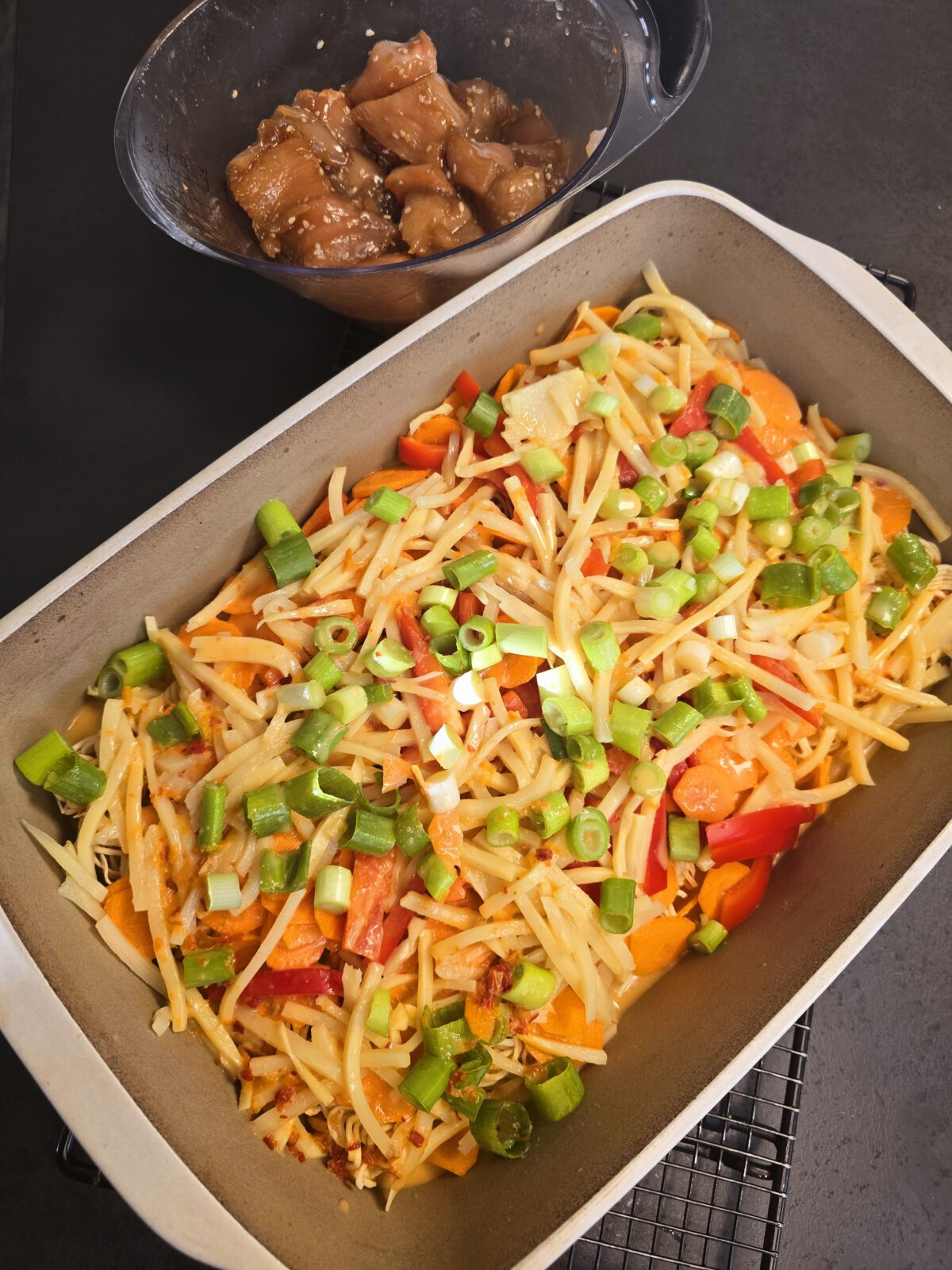Mie Nudeln mit Hähnchen in einer Kokos/Curry-Soße